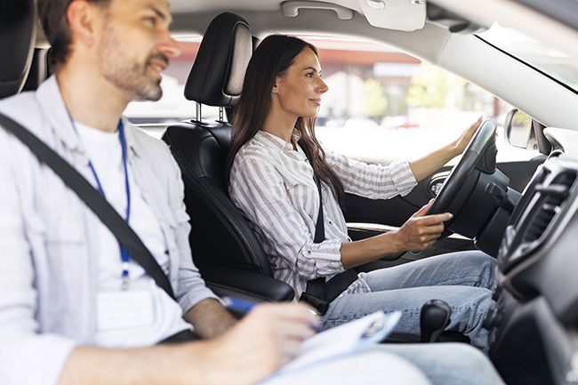 AUTO-ÉCOLES : LES LEÇONS POUR L’OBTENTION DU PERMIS B NE SONT JAMAIS EXONÉRÉES DE TVA